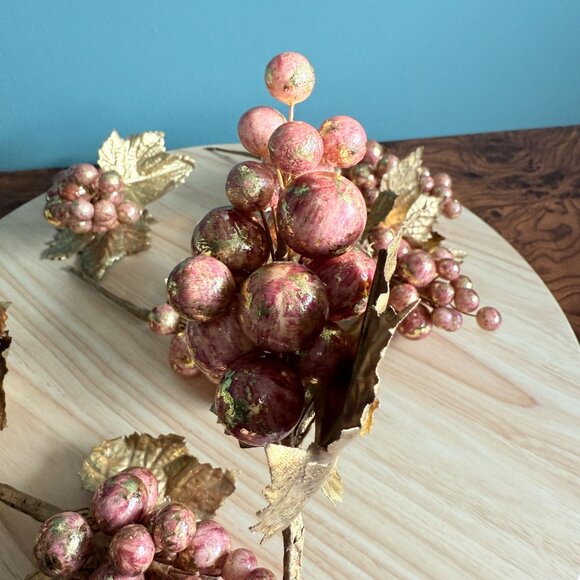 7 Vtg Gold & Peach Faux Grape Clusters Wired Sprigs Stems Gold Leaf Accent - Picture 5 of 13